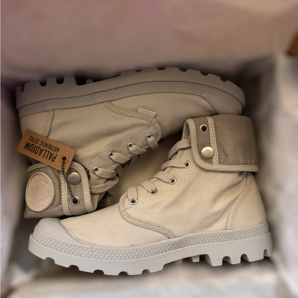 NIB Palladium Baggy Shoe, Men’s Size 8